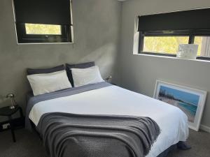 Luxurious 2 Bed 2 Bath Woolstore apartment