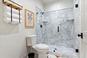 The Fox Room - Newly Built Downtown Midway Loft