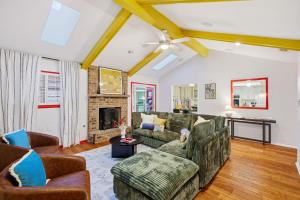 Resort Backyard Sportcourt Pool Hot Tub