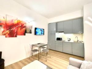 Cozy apartment on an upper floor near Missori and Vetra Metro station