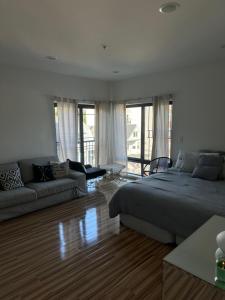 Furnished 2bed 2bath by Hudson River