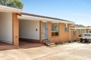 Charm in Leafy Centenary Heights!