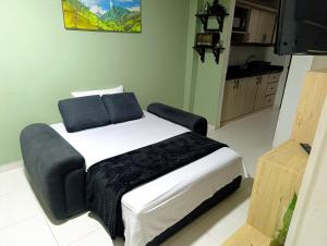 Private Balcony, Close to Downtown and Nature 201