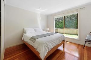 Coastal Getaway-3BR, 2BA with Stunning Sea Views