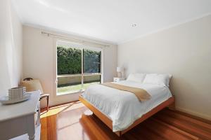 Coastal Getaway-3BR, 2BA with Stunning Sea Views