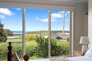 Coastal Getaway-3BR, 2BA with Stunning Sea Views