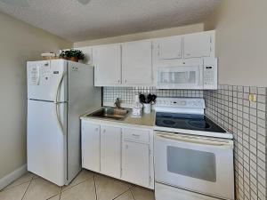 Estero Beach & Tennis 706B