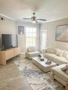 Charming 2BR 2BA Oasis in Magnolia