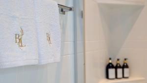 Bella Luna Luxury Suites - Chic Old Town Warsaw Apartment