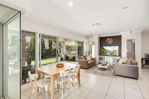 Sophistication & Style Near Gabbinbar!