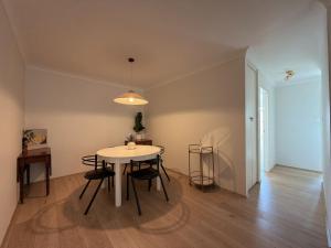 Quiet & Cozy 2BR Home in Chatswood with Parking