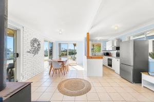 Kianga Lodge, 1 Sunset Blvd