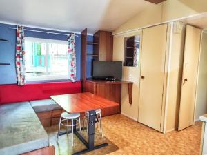 Mobil home 24m² avec terrasse pour 4 personnes - API-1-52-412