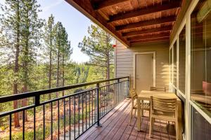 Hike, Swim and Ski! Condo with Resort Perks in Bend
