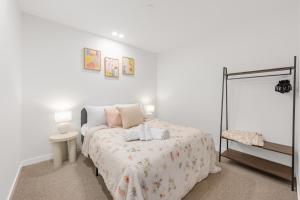 Dickson Bright 2BR Stay, ANU w Parking, WiFi