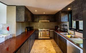 Tranquility 3 Bed villa in saba with garden view