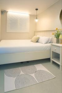 #1월 할인#홍대ㆍ공항철도 #올리모델링#홍대입구역 도보9분#연트럴파크3분#무료짐보관#6인#호텔침구#무료와이파이#세탁건조기#무료주차#교통최고#무료 넷플릭스