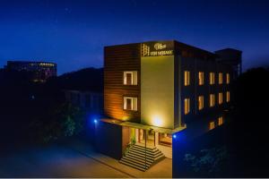 HOTEL TEN SQUARE - 5 Minutes from The Taj Mahal