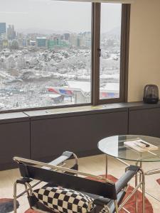 Edit Seoul #Jamsil #Olympic Park #Natural Light Studio #City View #MidCentury #PlaysDeSeoul