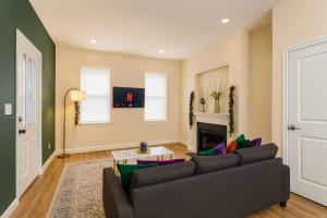 Soulard King 1BR w Washer & 370 Mbps Wi-Fi