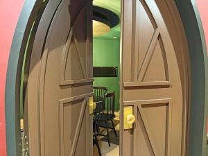 Alice Seoul #Yeoksu Station #Jung-gu #Concept Photography #Drip Coffee Experience #Movie Screening #Unique Space #Plaza Seoul