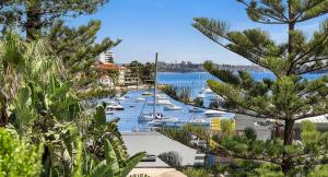 120 m2 - Water View - Manly Central - 2 Bed 2 Bath & More