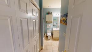 Magnolia Pointe Luster Leaf 4895-402