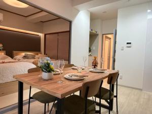 Moto Sakura 403,2 bedrooms with 4 beds, 6 people, direct access to Narita and Haneda Airports, Asakusa and Ueno area, 5 train lines available, Bicycles free rental