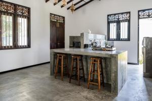 Villa Conch by Om