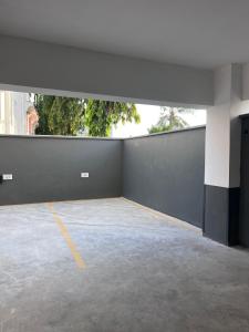 Luxurious 1BR with rooftop pool gym & beach access