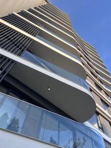 Luxurious 1BR with rooftop pool gym & beach access