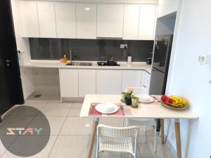 Almas Suites 2Pax Warm N Cozy Netflix By STAY