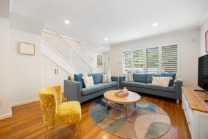 Hazy Shores Escape - Breezy Coastal Stay near Henley Square