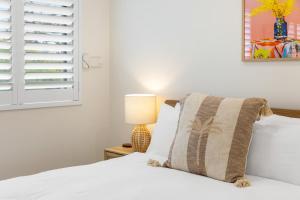 Hazy Shores Escape - Breezy Coastal Stay near Henley Square