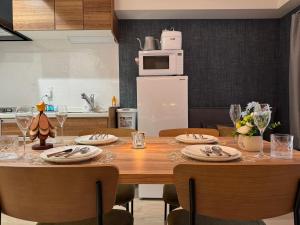 Moto Sakura 403,2 bedrooms with 4 beds, 6 people, direct access to Narita and Haneda Airports, Asakusa and Ueno area, 5 train lines available, Bicycles free rental