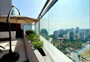 Jacuzzi and pool Apartment in Barranco