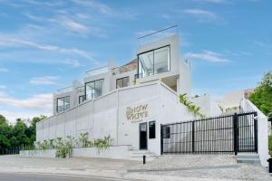 Snow White Villas 3BR Haven Near Pandawa Beach