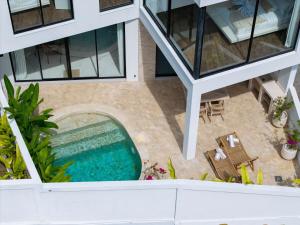 Snow White Villas 3BR Haven Near Pandawa Beach