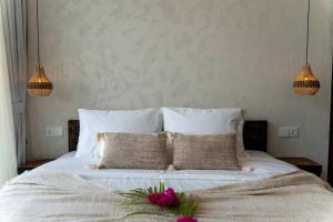 Snow White Villas 3BR Haven Near Pandawa Beach