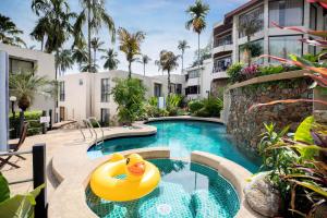 3 BR Seaview Apt with pool access ADMC 100-2