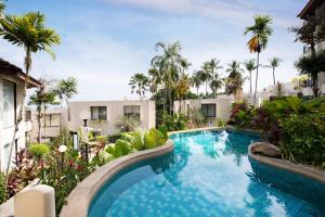 3 BR Seaview Apt with pool access ADMC 100-2