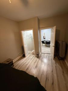 Huge Elegant condo near EWR and NYC and NJ Transit Unit 1