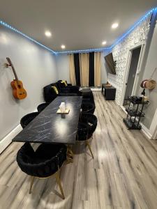 Huge Elegant condo near EWR and NYC and NJ Transit Unit 1