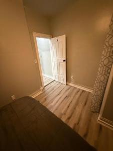 Huge Elegant condo near EWR and NYC and NJ Transit Unit 1