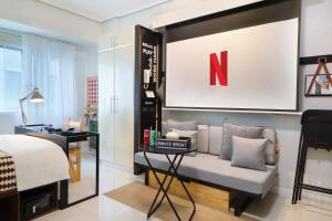 Relaxing Apt Bgc Business Ready with 84inch Cinema