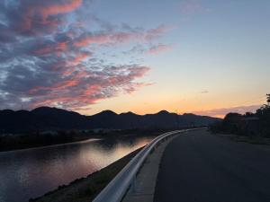 STEP HOUSE -The river side-