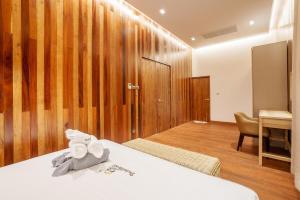 Harley 1 BDR Condo Kata Hill, 3 Mins To kata Beach