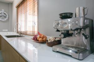 V262 Smart 4BR Villa Ideal for Groups Families