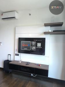 Almas Suites Couple Cozy Seaview Netflix By STAY