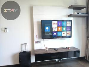 Almas Suites Couple Cozy Seaview Netflix By STAY